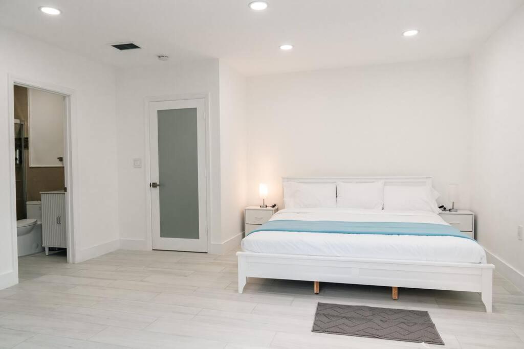 Вілла Luxury Retreat 3B ,2Ba Pool , Coral Gables Center Маямі Екстер'єр фото