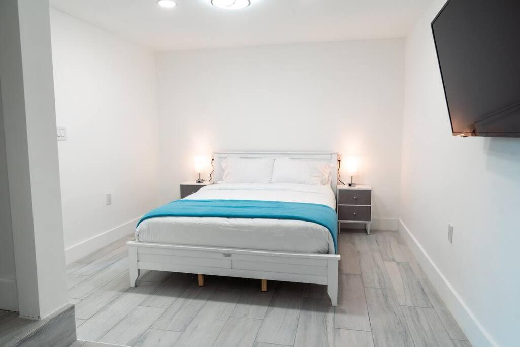 Вілла Luxury Retreat 3B ,2Ba Pool , Coral Gables Center Маямі Екстер'єр фото