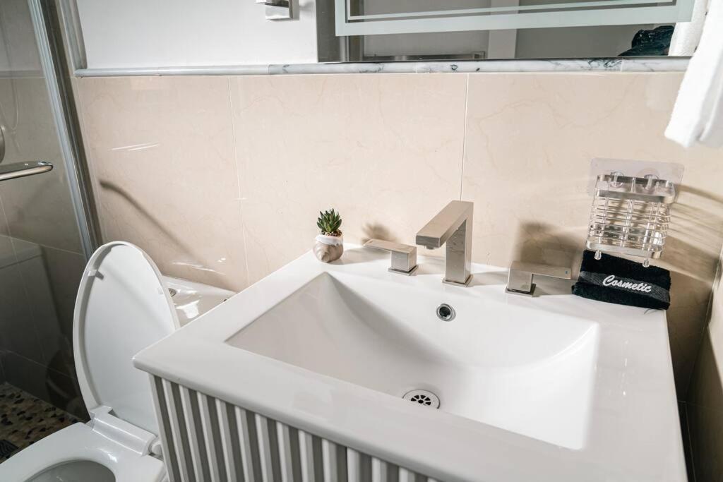 Вілла Luxury Retreat 3B ,2Ba Pool , Coral Gables Center Маямі Екстер'єр фото