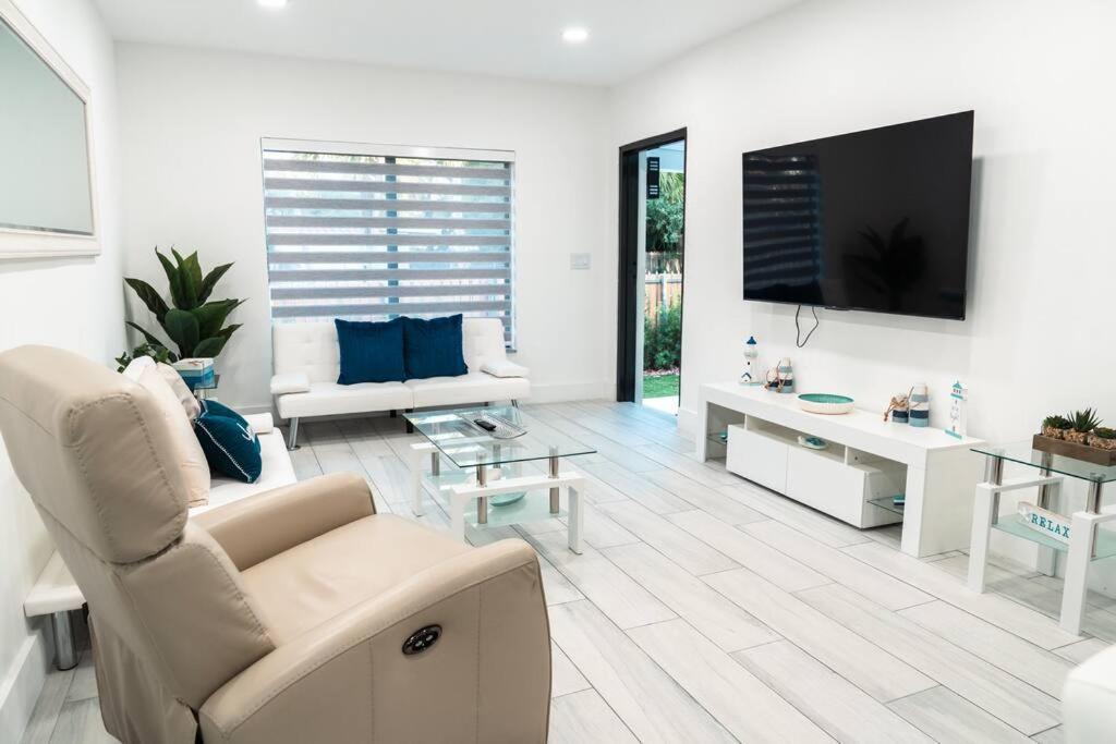 Вілла Luxury Retreat 3B ,2Ba Pool , Coral Gables Center Маямі Екстер'єр фото