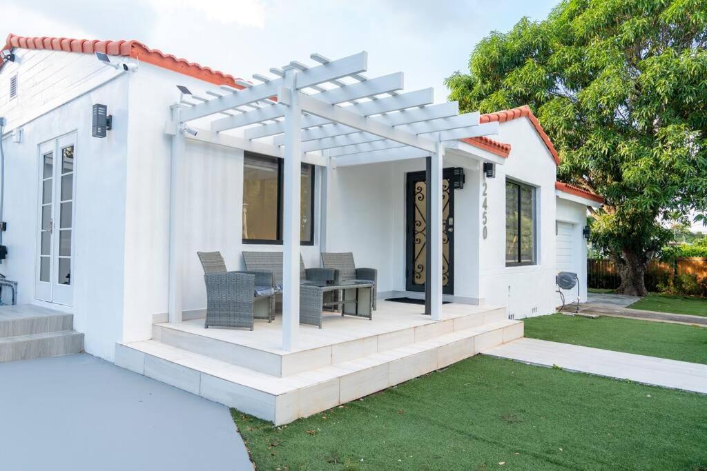 Вілла Luxury Retreat 3B ,2Ba Pool , Coral Gables Center Маямі Екстер'єр фото