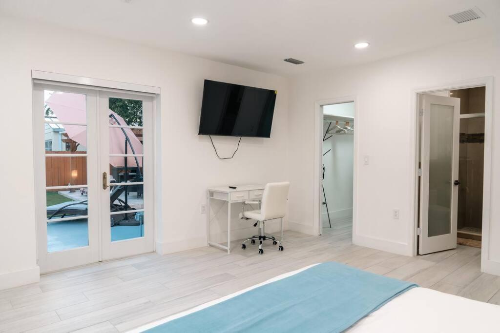 Вілла Luxury Retreat 3B ,2Ba Pool , Coral Gables Center Маямі Екстер'єр фото