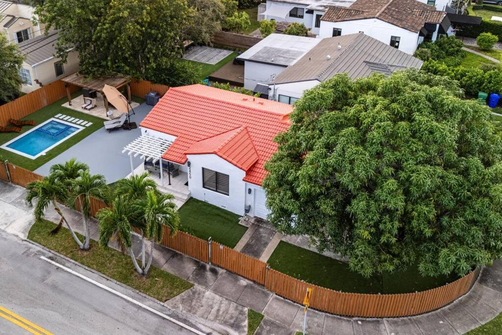 Вілла Luxury Retreat 3B ,2Ba Pool , Coral Gables Center Маямі Екстер'єр фото